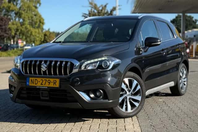 Suzuki S-CROSS (2017) thumbnail 1
