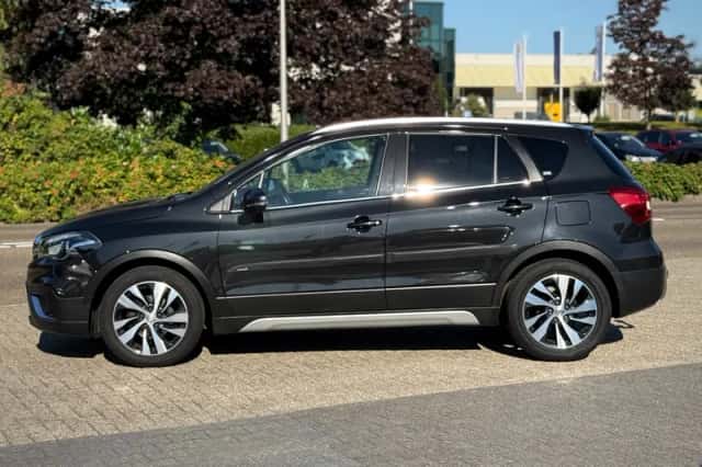 Suzuki S-CROSS (2017) thumbnail 2