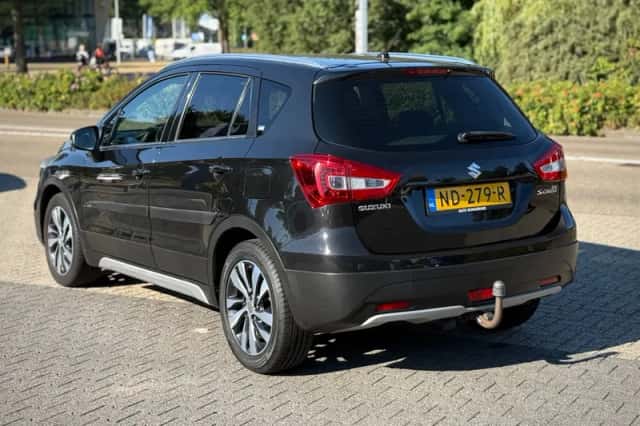 Suzuki S-CROSS (2017) thumbnail 3