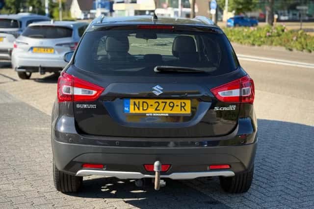 Suzuki S-CROSS (2017) thumbnail 4