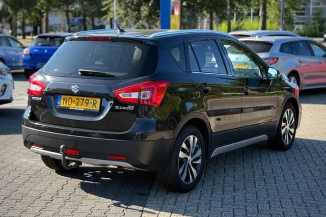 Suzuki S-CROSS (2017) thumbnail 5