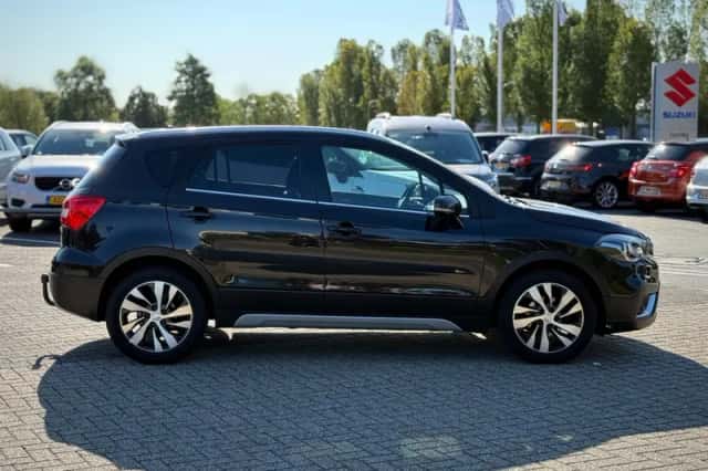Suzuki S-CROSS (2017) thumbnail 6