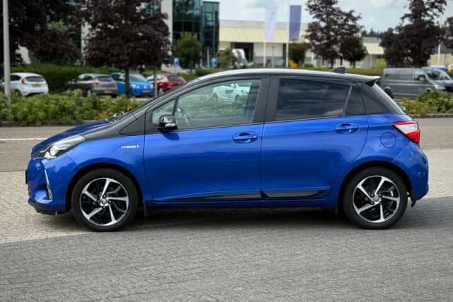Toyota Yaris (2019) thumbnail 2