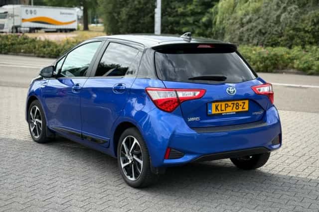 Toyota Yaris (2019) thumbnail 3