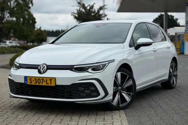 Volkswagen Golf (2021) thumbnail 1