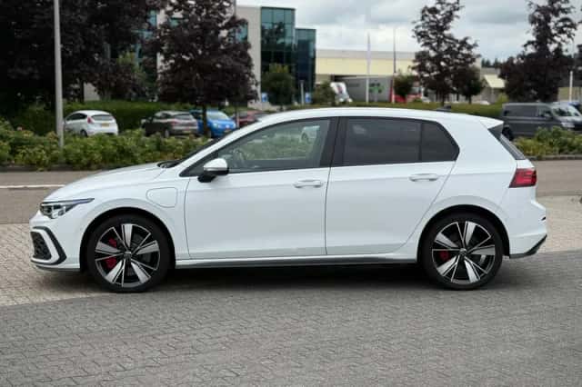Volkswagen Golf (2021) thumbnail 2
