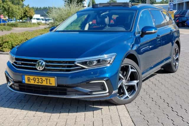 Volkswagen Passat (2020) thumbnail 2