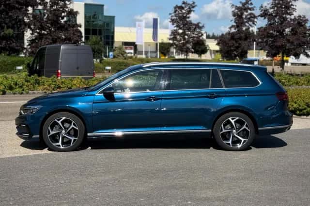 Volkswagen Passat (2020) thumbnail 2