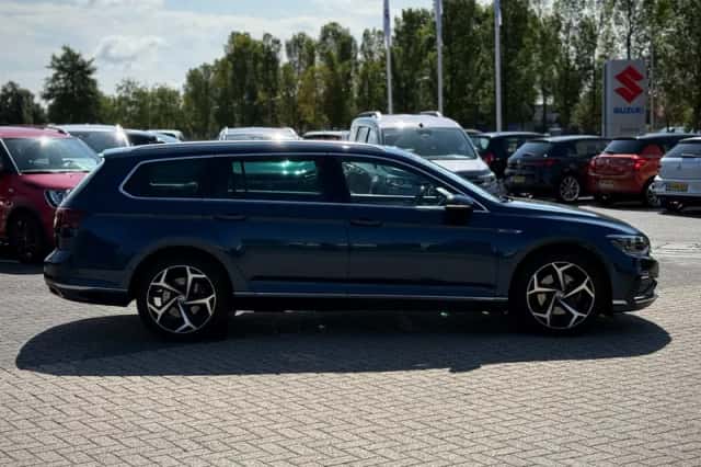 Volkswagen Passat (2020) thumbnail 5