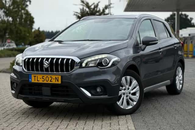 Suzuki S-CROSS (2018) thumbnail 1