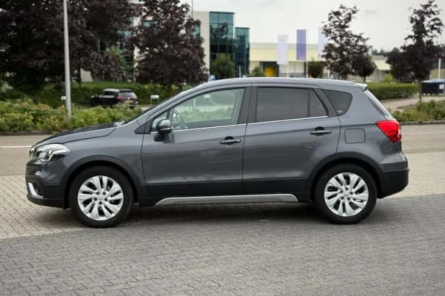 Suzuki S-CROSS (2018) thumbnail 2