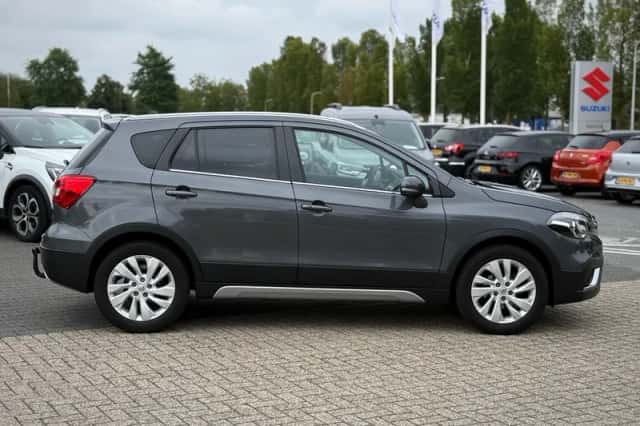 Suzuki S-CROSS (2018) thumbnail 6