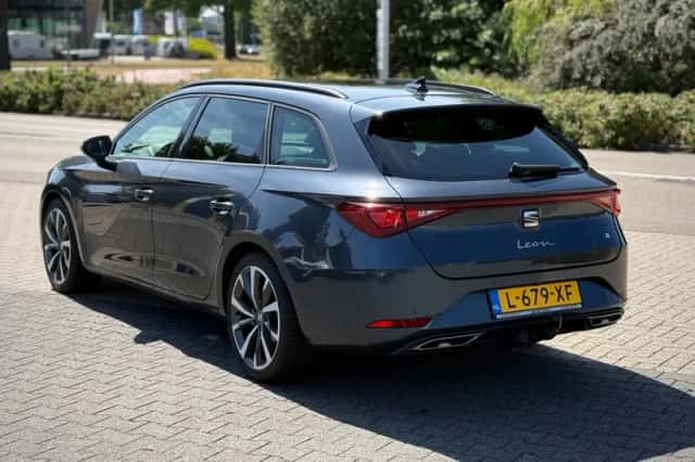 SEAT Leon (2021) thumbnail 3