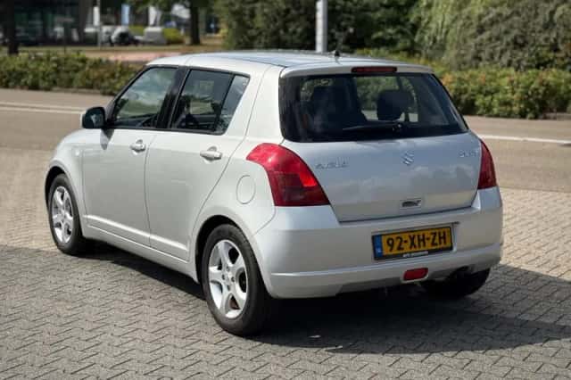 Suzuki Swift (2007) thumbnail 3