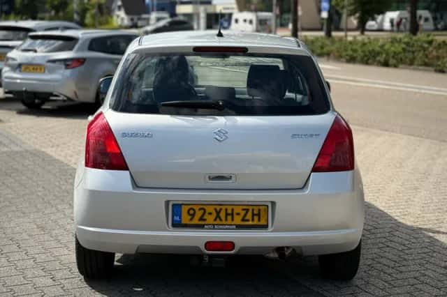 Suzuki Swift (2007) thumbnail 4