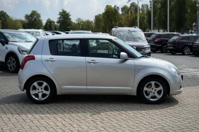 Suzuki Swift (2007) thumbnail 6