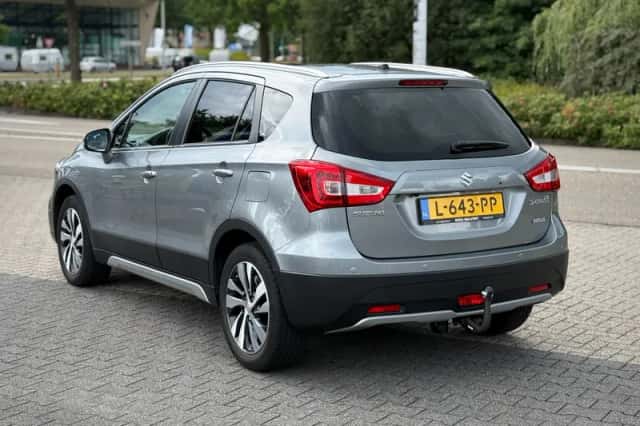Suzuki S-CROSS (2021) thumbnail 3