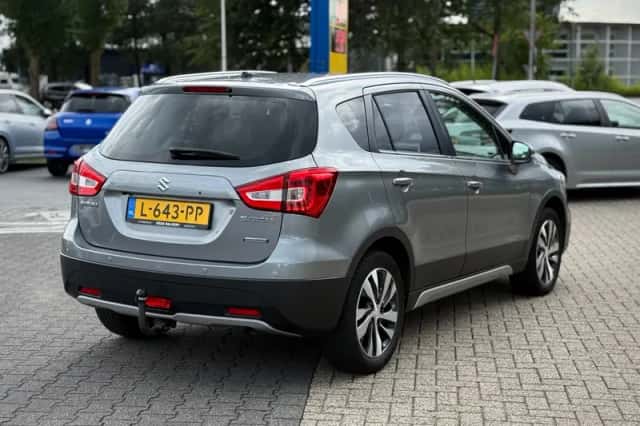 Suzuki S-CROSS (2021) thumbnail 5