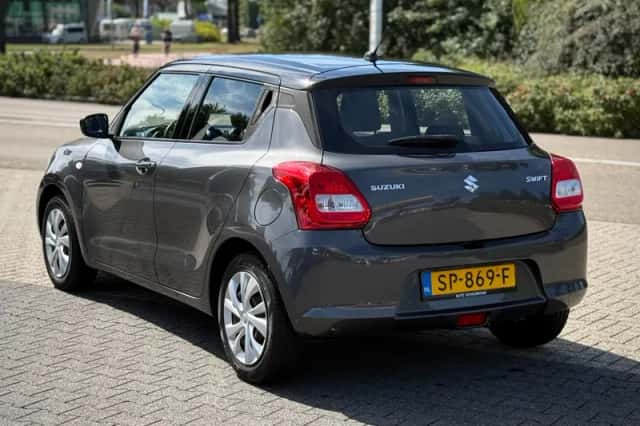 Suzuki Swift (2018) thumbnail 3