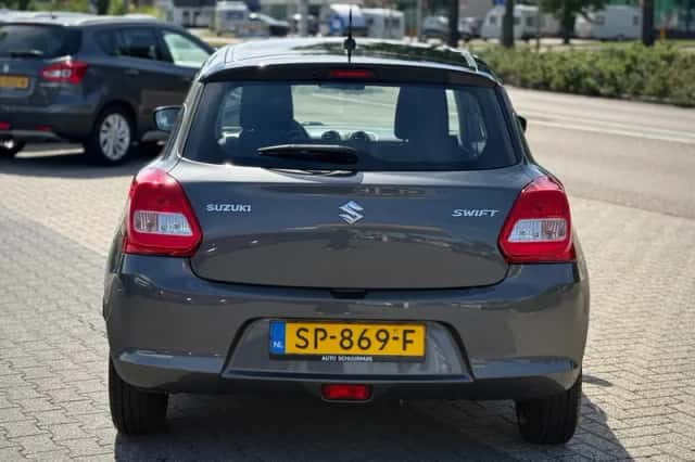 Suzuki Swift (2018) thumbnail 4