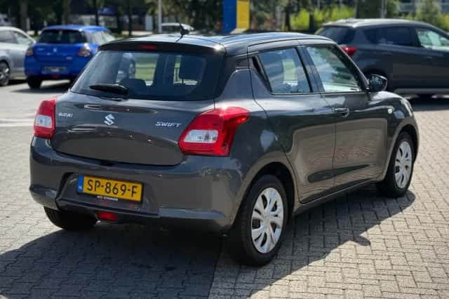 Suzuki Swift (2018) thumbnail 5