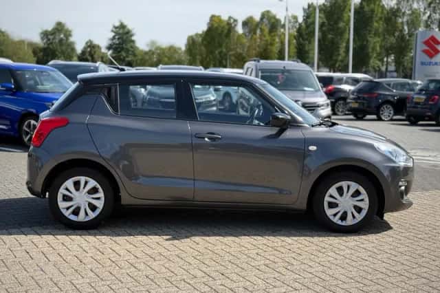 Suzuki Swift (2018) thumbnail 6