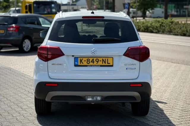 Suzuki Vitara (2020) thumbnail 4