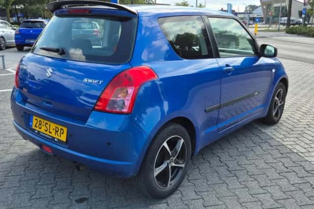 Suzuki Swift (2006) thumbnail 5