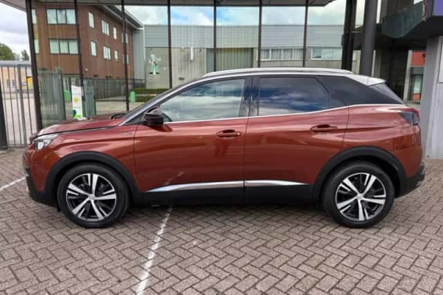 Peugeot 3008 (2016) thumbnail 3