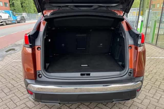 Peugeot 3008 (2016) thumbnail 6