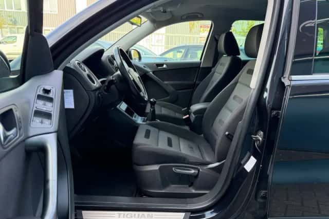Volkswagen Tiguan (2009) thumbnail 2