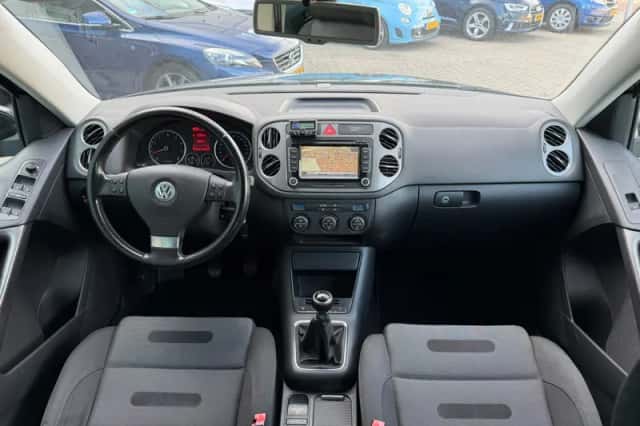Volkswagen Tiguan (2009) thumbnail 3
