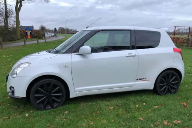 Suzuki Swift (2009) thumbnail 6