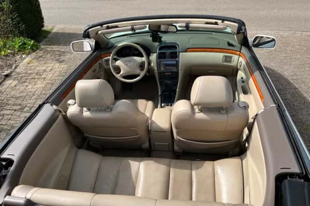 Toyota Camry (2004) thumbnail 4