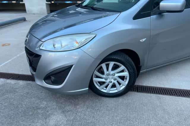 Mazda 5 (2012) thumbnail 2