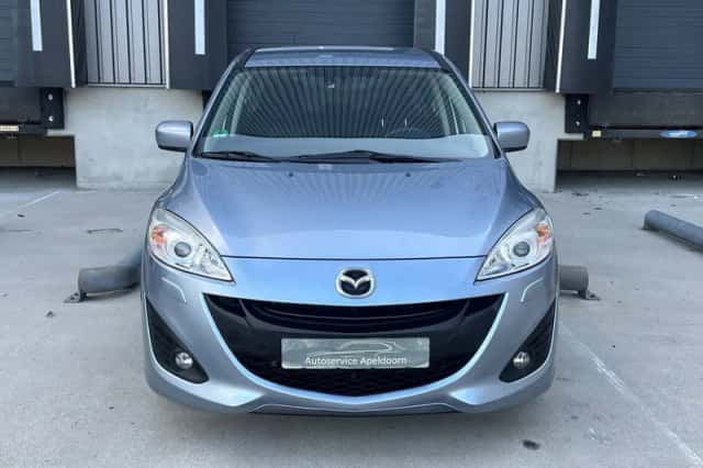 Mazda 5 (2011) thumbnail 3