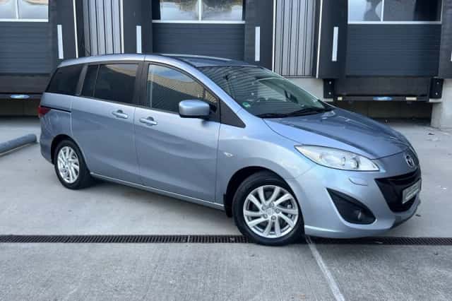 Mazda 5 (2011) thumbnail 4
