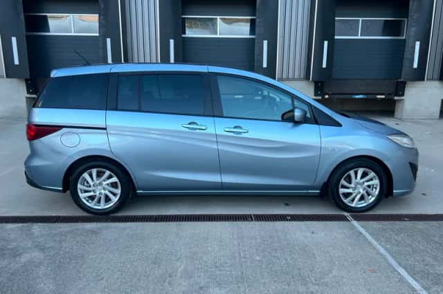 Mazda 5 (2011) thumbnail 5