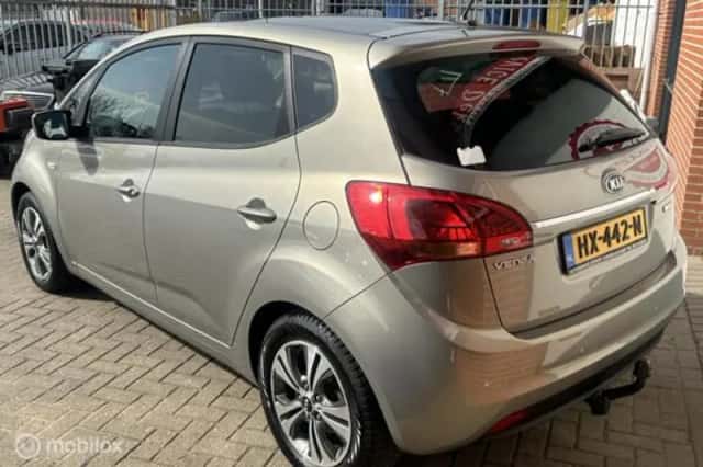 Kia Venga (2016) thumbnail 4