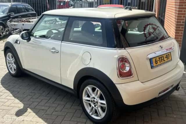 MINI One (2014) thumbnail 4