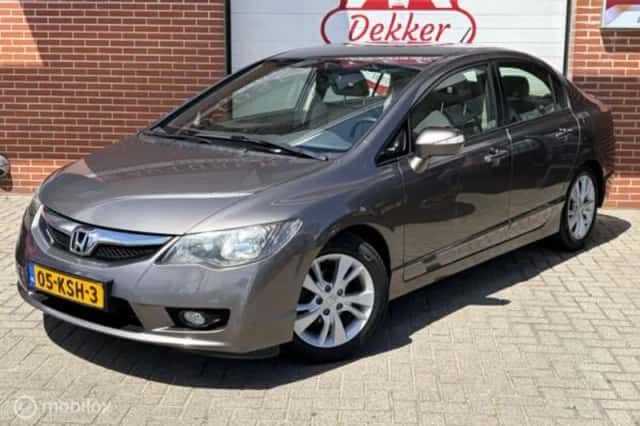 Honda Civic (2010) thumbnail 2