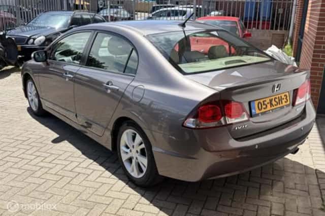 Honda Civic (2010) thumbnail 4