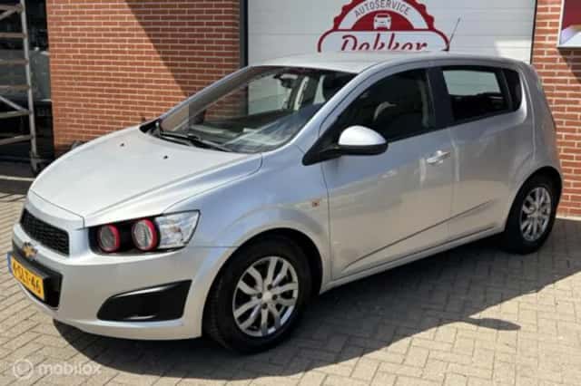 Chevrolet Aveo (2012) thumbnail 3