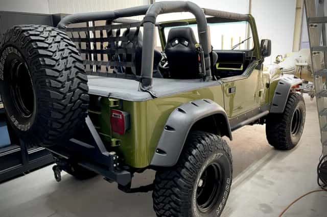 Jeep Wrangler (1990) thumbnail 4