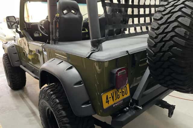 Jeep Wrangler (1990) thumbnail 5
