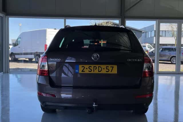 Škoda Octavia (2013) thumbnail 4
