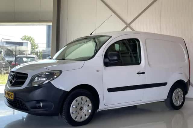 Mercedes-Benz Citan (2016) thumbnail 2