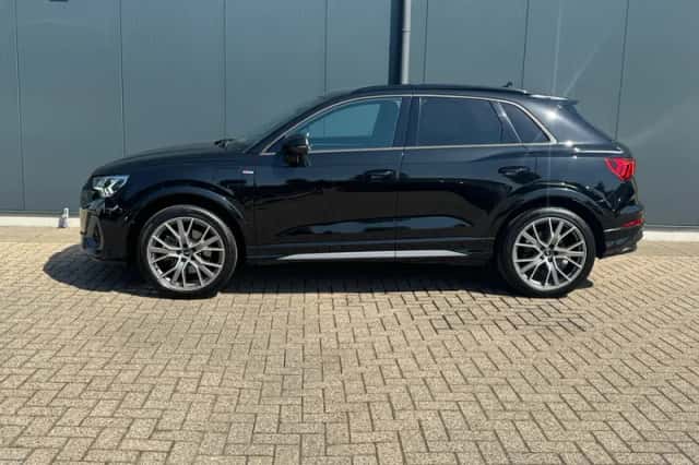 Audi Q3 (2023) thumbnail 3