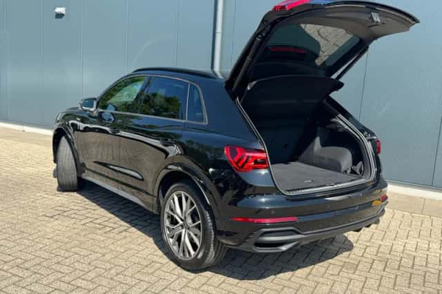 Audi Q3 (2023) thumbnail 5