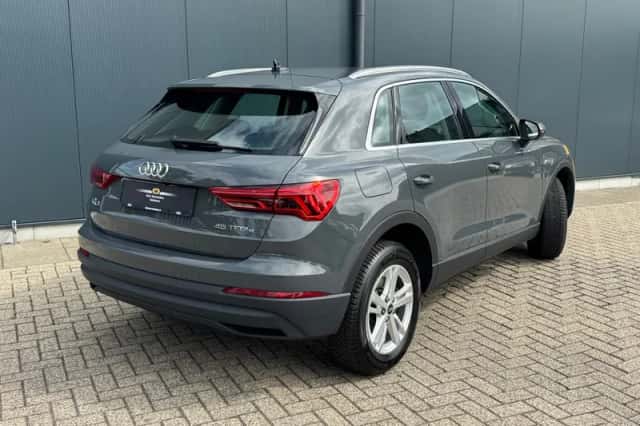 Audi Q3 (2022) thumbnail 2